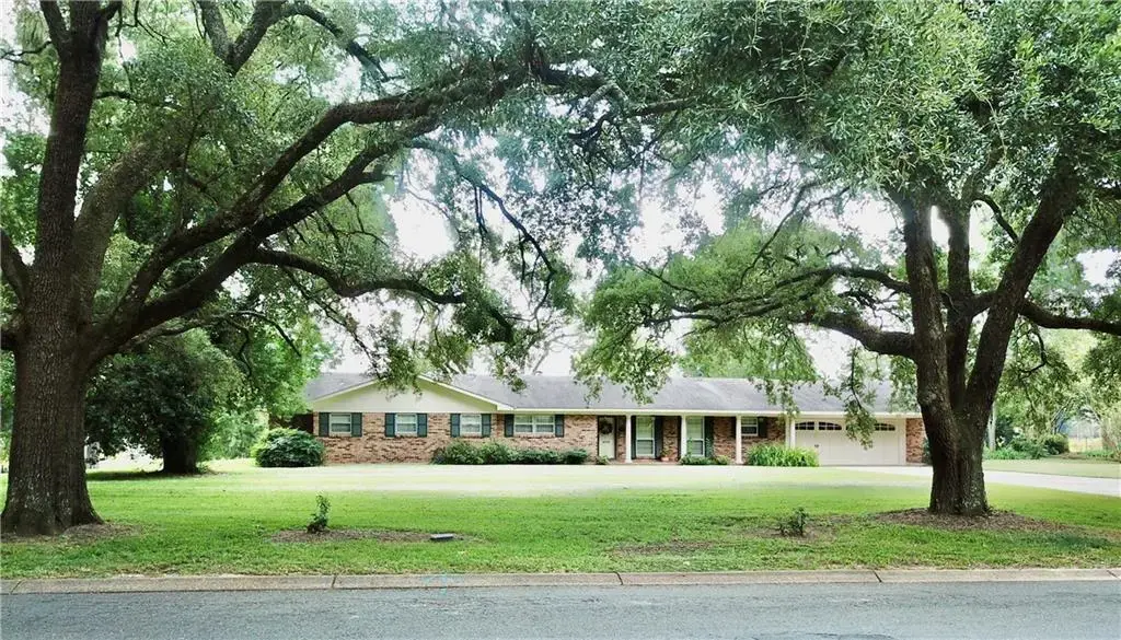713 Parkway Dr , Natchitoches