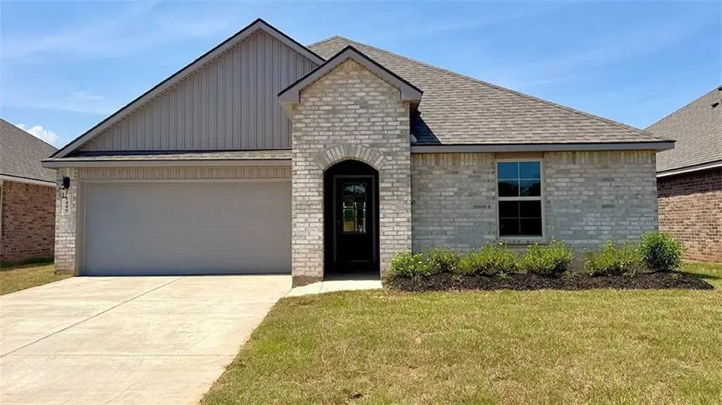 1409 Parkview Dr , Alexandria