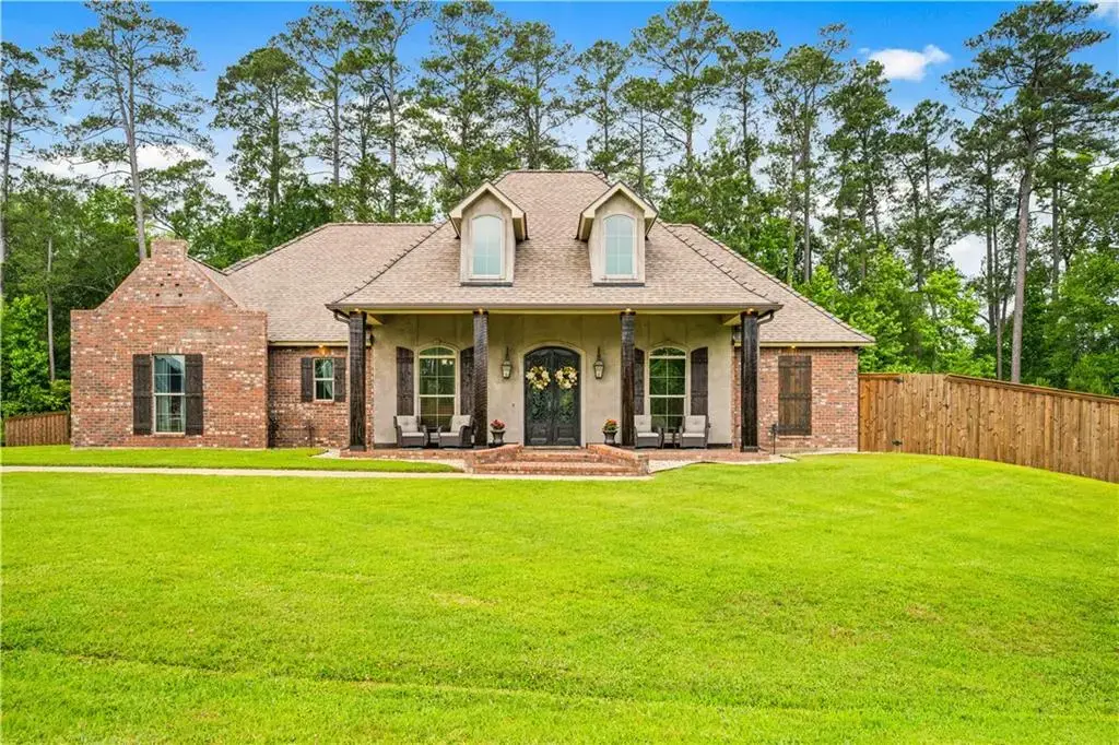 605 Forest Edge Dr , Woodworth