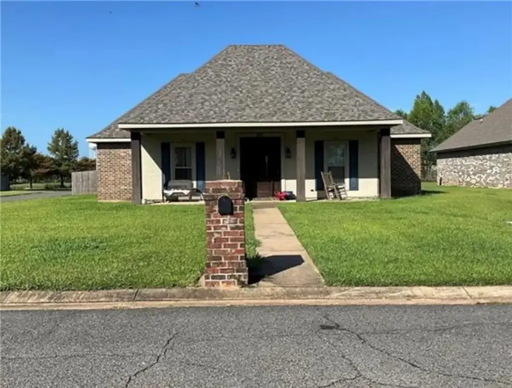 201 Grand Lakes Bl , Alexandria