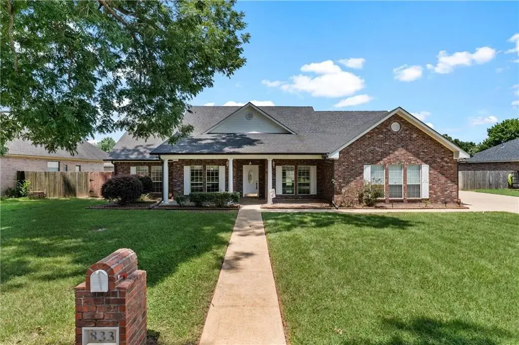 833 Whitfeild Dr , Natchitoches