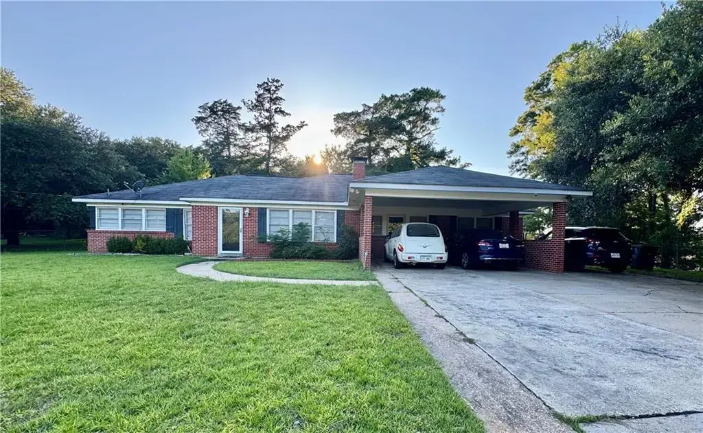 1408 W Lakeshore Dr , Natchitoches