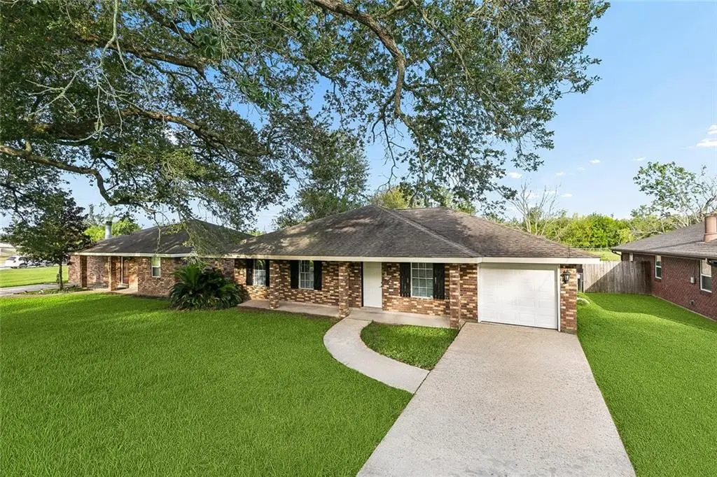 Photo of Listing #2573577