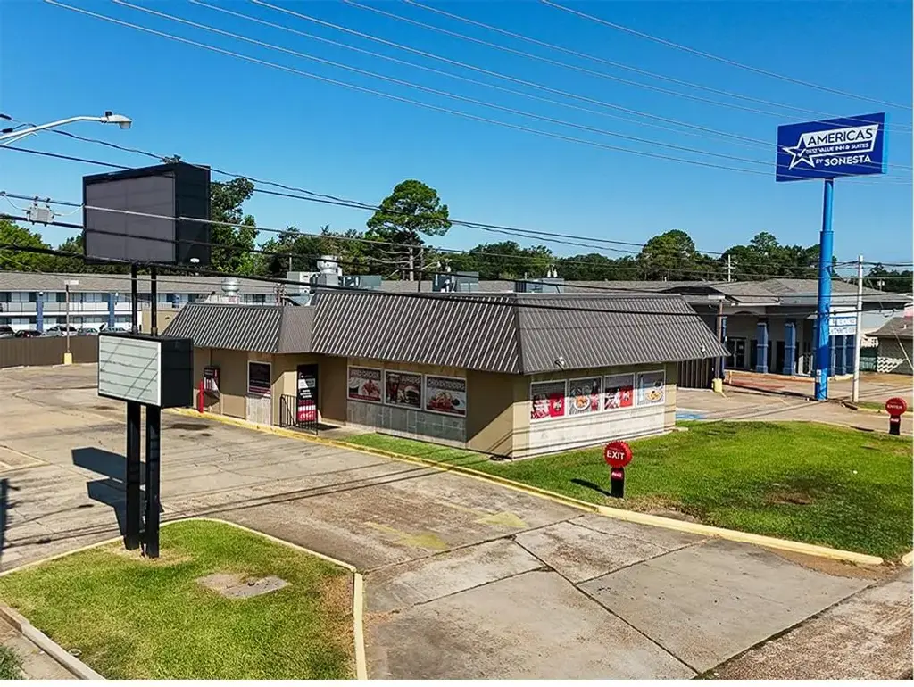 1200 Macarthur Dr , Alexandria