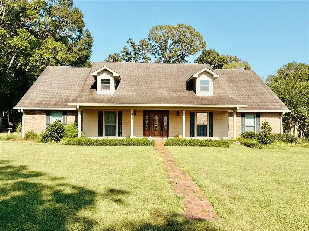 1205 Lake Dr , Woodworth