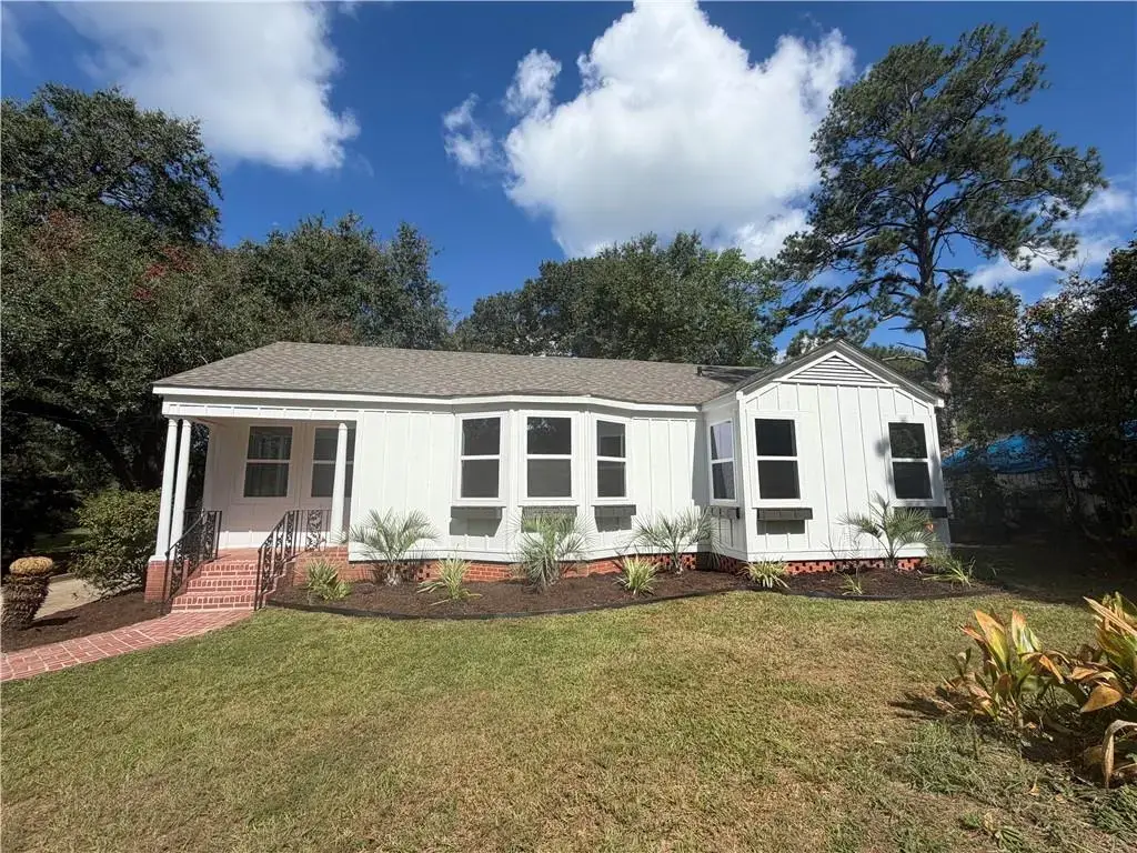 1515 College Dr , Pineville