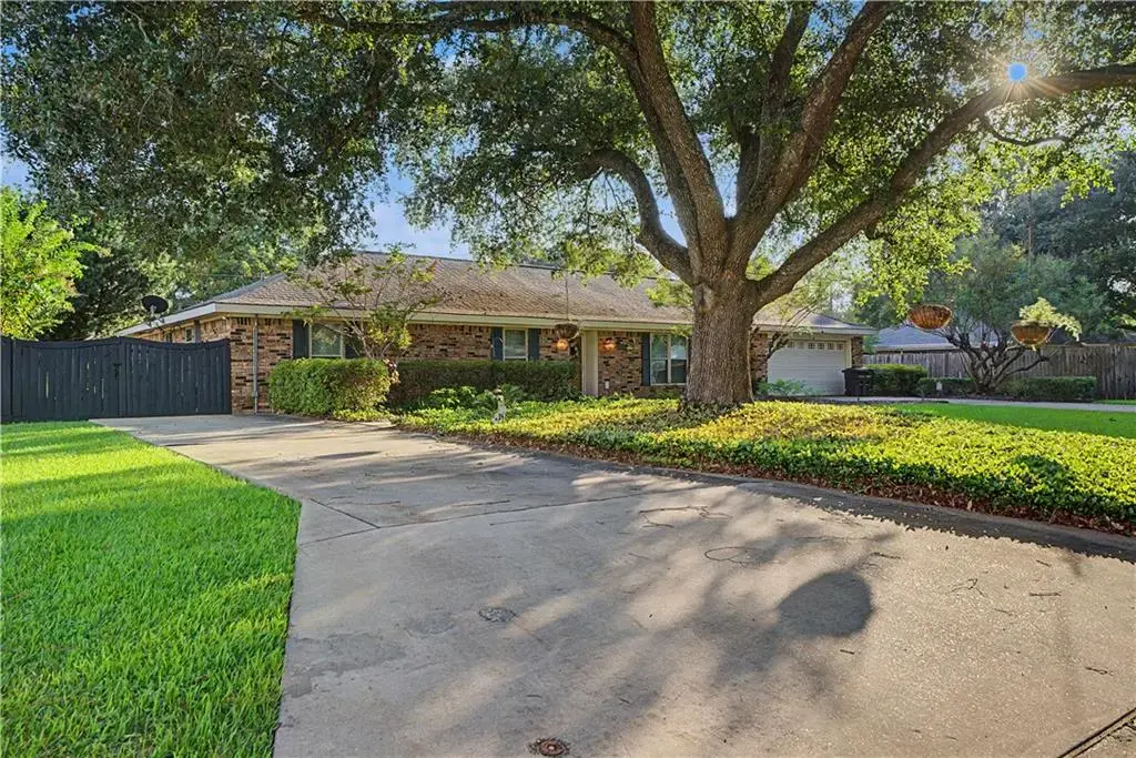 1908 Choctaw Dr , Alexandria