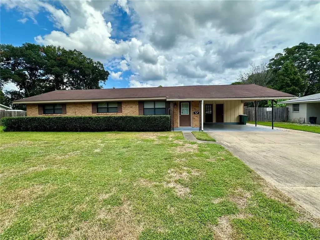 1813 Plantation Dr , Alexandria