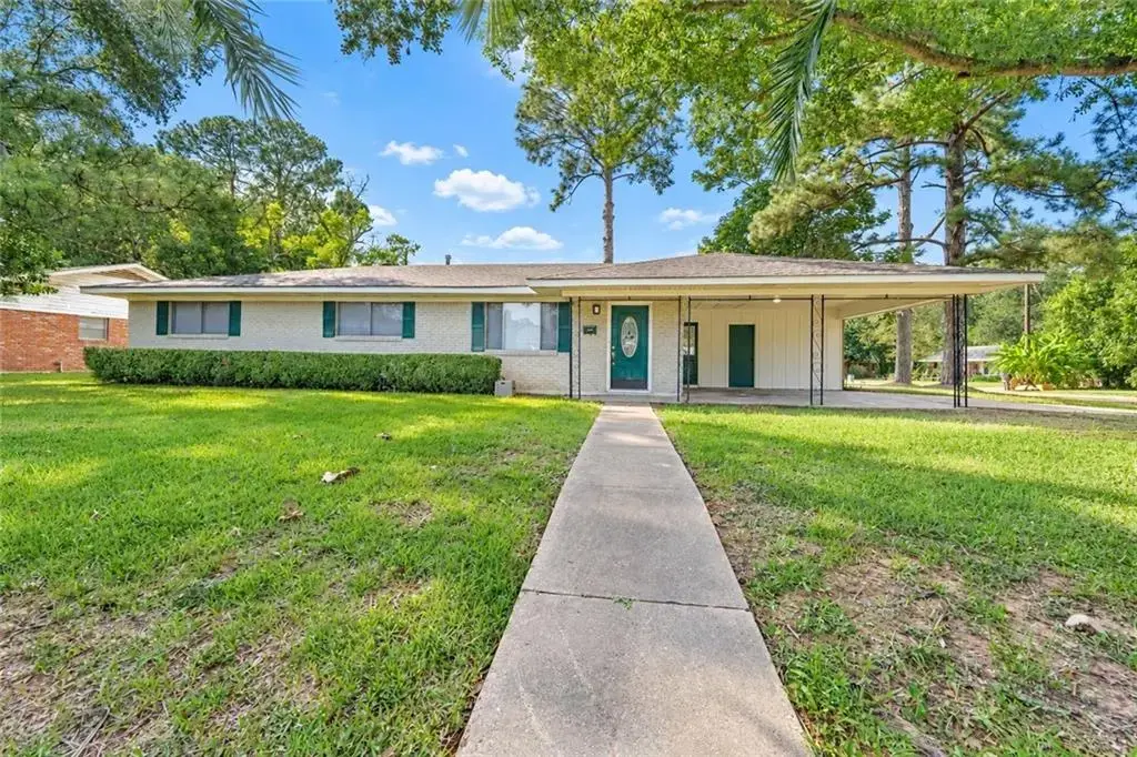 2023 Plantation Dr , Alexandria