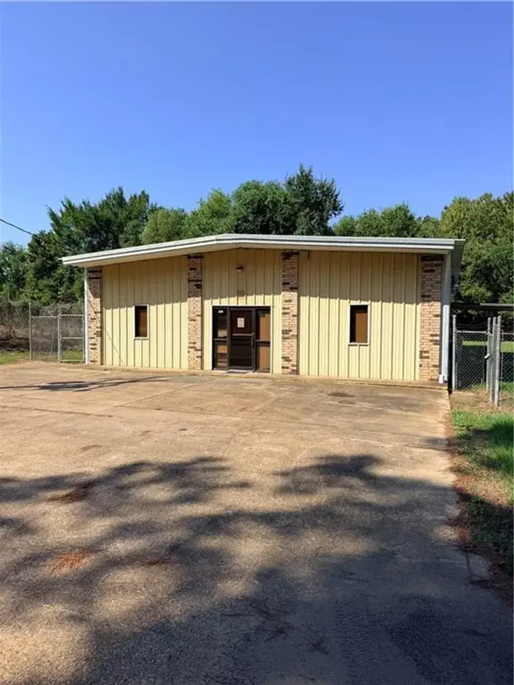 105 Donna Dr , Pineville