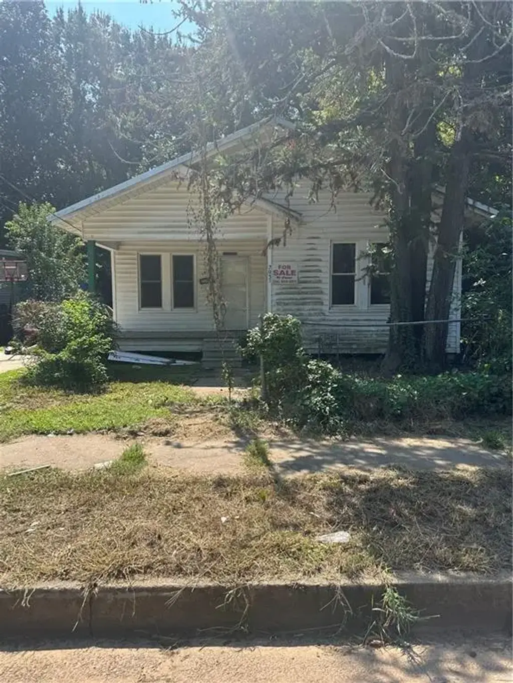 2037 Levin St , Alexandria