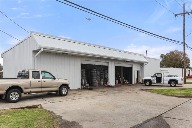 3232 General Meyer Bl, New Orleans