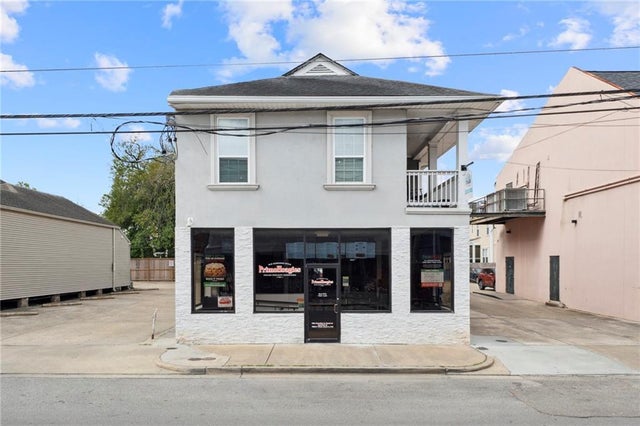 8228 Oak Street, New Orleans
