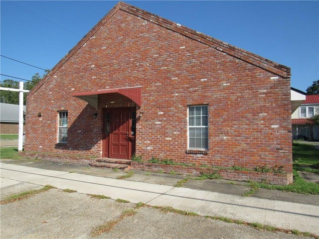 300 E Pine Street, Ponchatoula