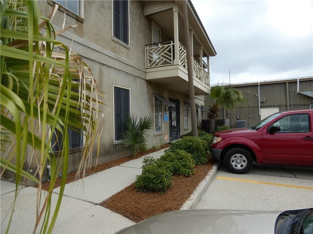 1140-1150 W Causeway Approach, Mandeville