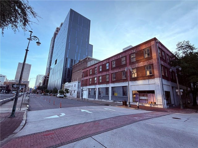 943 Lafayette Street, New Orleans