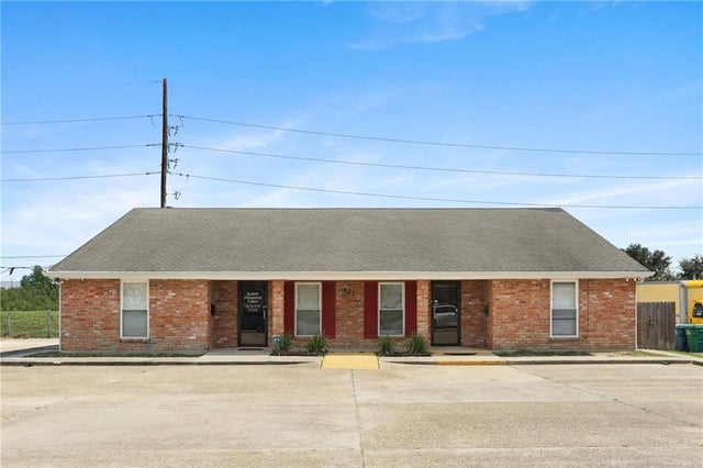 537 Holmes Bl, Gretna