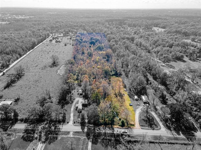 E Flonacher Road, Zachary