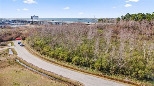 E Howze Beach Road, Slidell