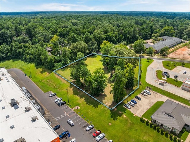 Pinecrest Drive, Pineville