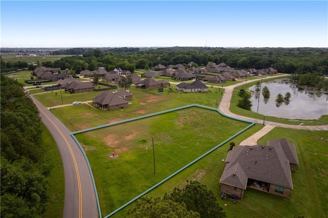 Lady Carolyn Cr, Woodworth