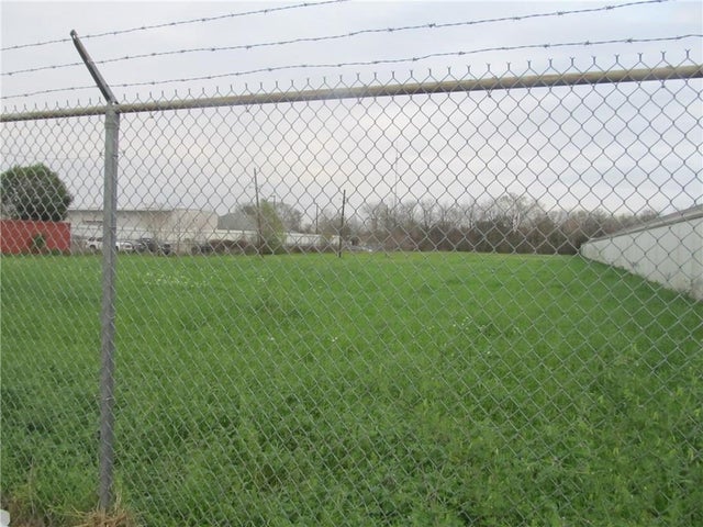 525 Whitney Av, Gretna