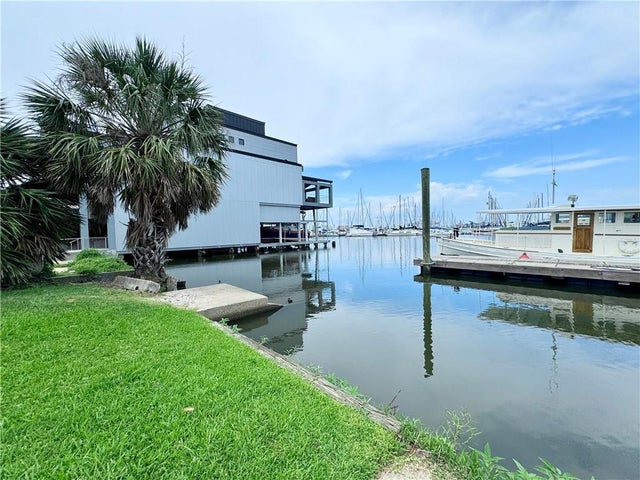 7690 Breakwater Drive, New Orleans