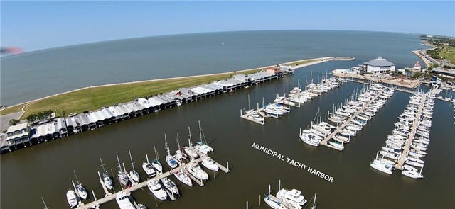 7690 & 7700 Breakwater Drive, New Orleans