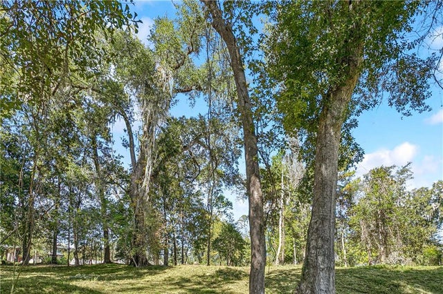 11 Lake Forest Drive, Covington