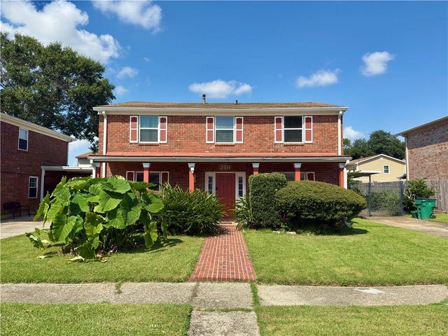 316 Bienville Drive, Gretna