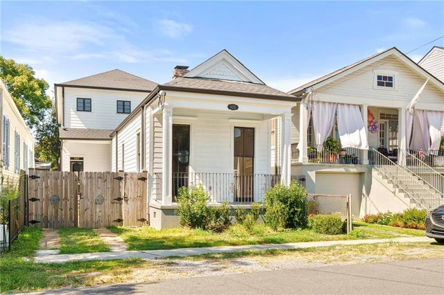 826 Delachaise Street, New Orleans