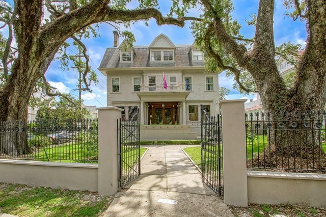 5504 Street Charles Av, New Orleans