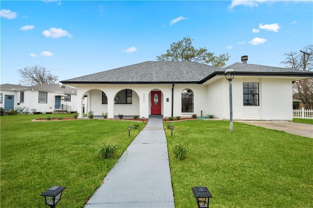 9001 Rensu Drive, River Ridge