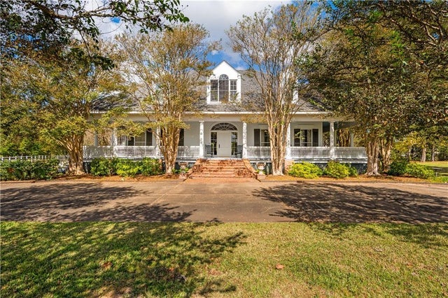 6206 Twin Bridges Road, Alexandria