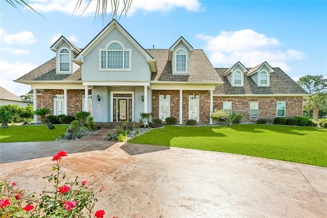 3633 Lake Michel Court, Gretna