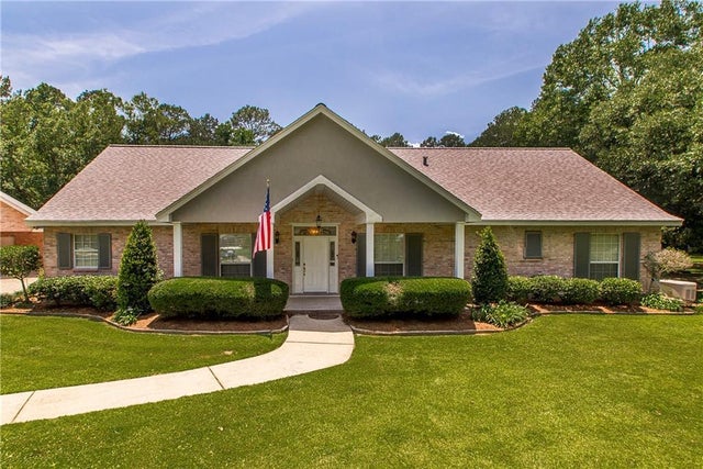 6 Rene Court, Mandeville