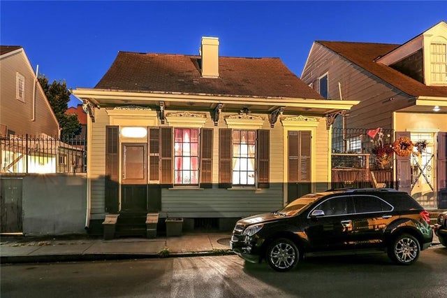 1030 Burgundy Street, New Orleans