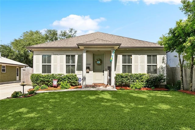 1233 Brockenbraugh Court, Metairie