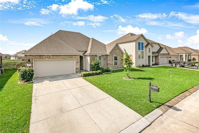 728 Lakeshore Village Drive, Slidell