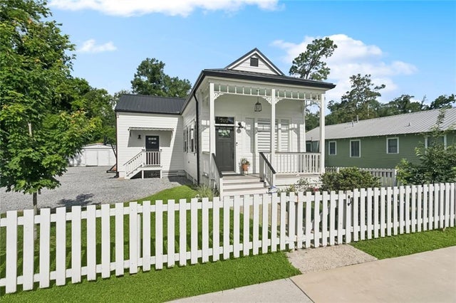 702 Pine Street, Madisonville