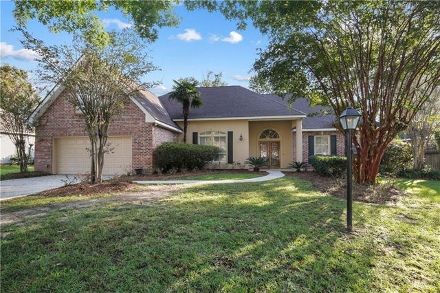 1071 Rue Chinon, Mandeville