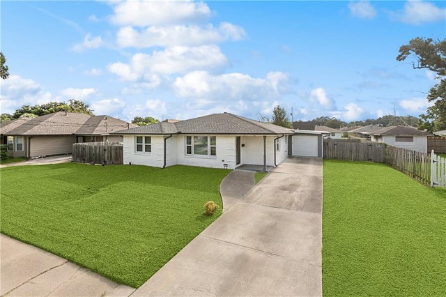 1213 Haring Road, Metairie