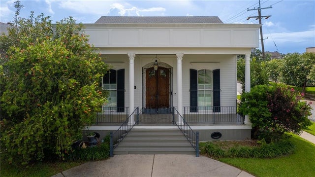 6978 Canal Bl, New Orleans