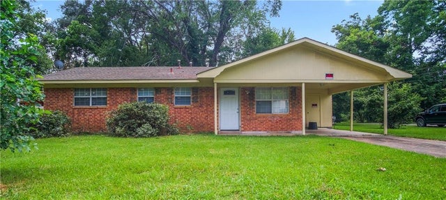 2913 Beech Street, Lecompte