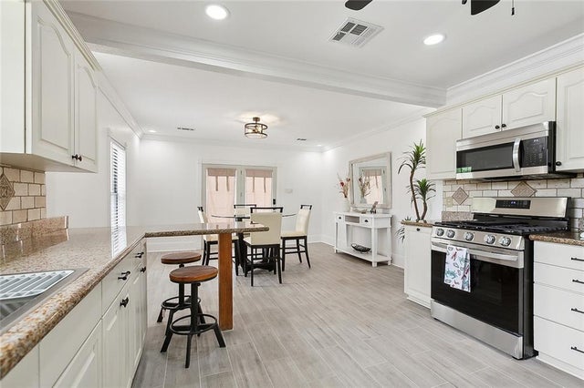 801 West Drive, Westwego