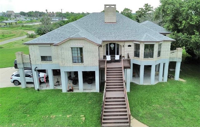 5240 Jean Lafitte Bl, Lafitte