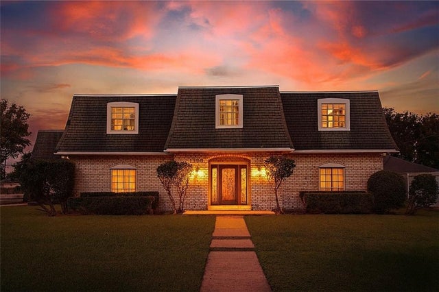 1300 Transcontinental Drive, Metairie