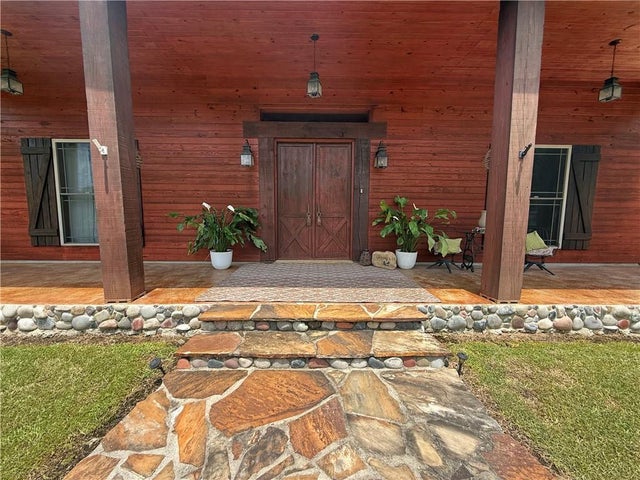 23541 444 Hy, Livingston