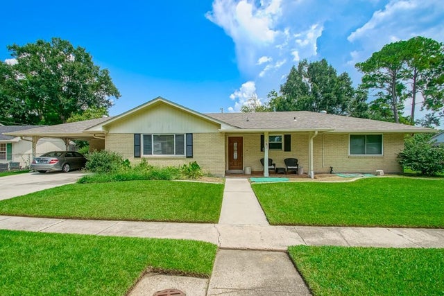 601 Darlene Av, Metairie