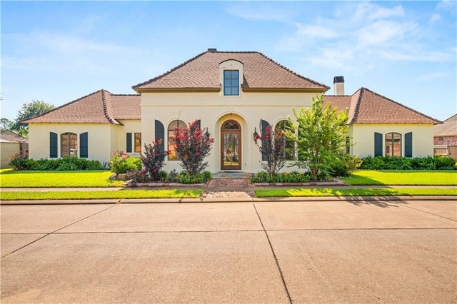 6039 Stonegate Drive, Alexandria